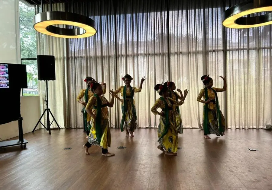 Brits Hotel Karawang Konsisten Hadirkan Pertunjukan Jaipong, Sanggar Sekar Febriani Jadi Penampil Ketiga dalam Program Kolaborasi Budaya