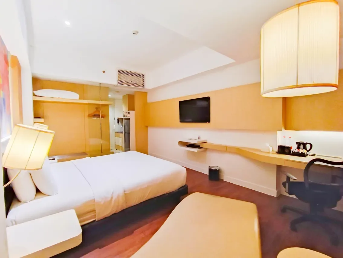 Business King Room