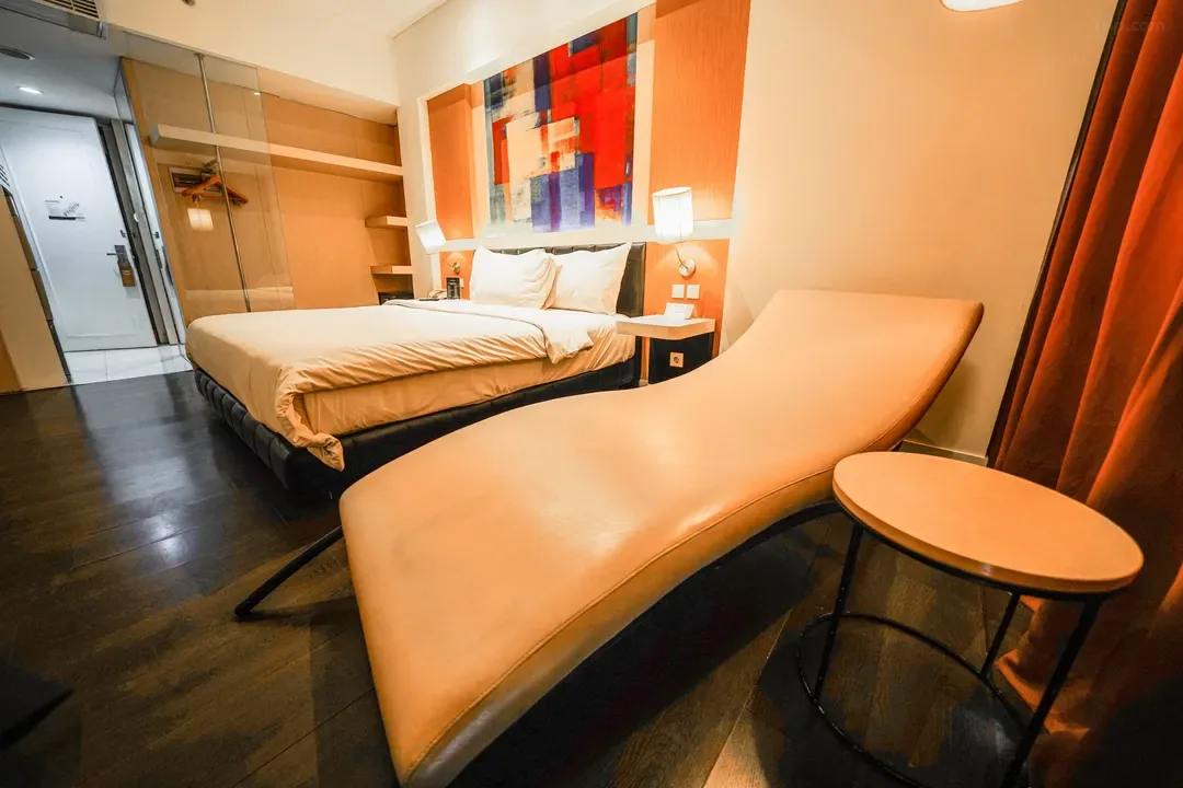 Business King Room
