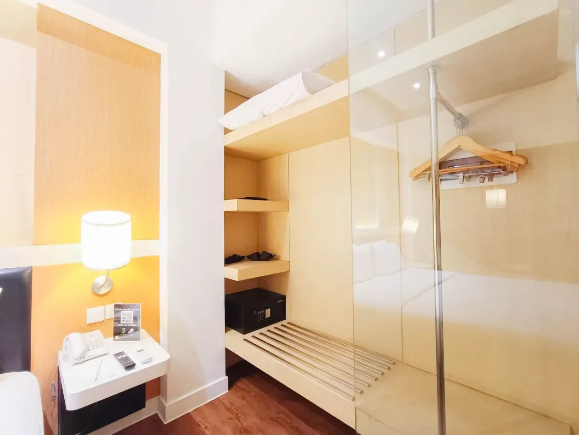 Business King Room