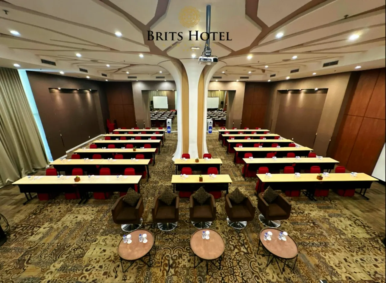 Ballroom (Walnut 1)